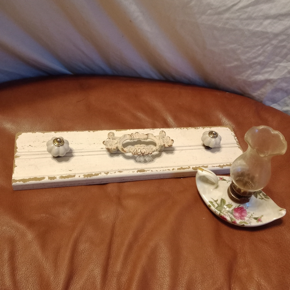 Hanger and small lamp